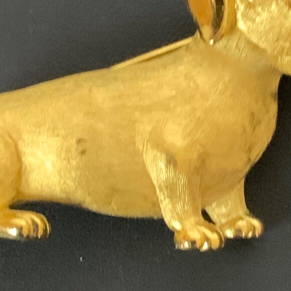 Vintage Crown Trifari Brushed Gold-Toned Dachshund Dog Brooch Pin - Picture 5 of 6